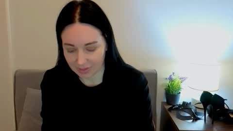 Mia online show from March 18, 2026, 4:21 pm