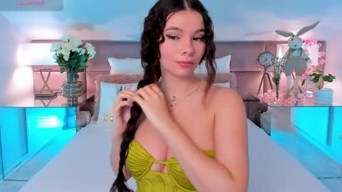 Mia online show from April 4, 2026, 7:11 pm