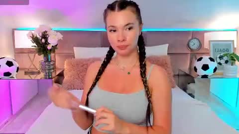Snapshot of miaamuse chatting on June 23, 2026, 7:01 pm Mia online show from June 23, 2026, 7:01 pm