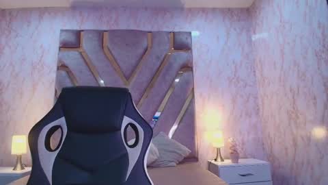 Im Miss Mia online show from December 16, 2025, 8:03 pm