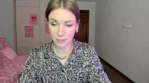 Mia online show from April 29, 2026, 5:55 am