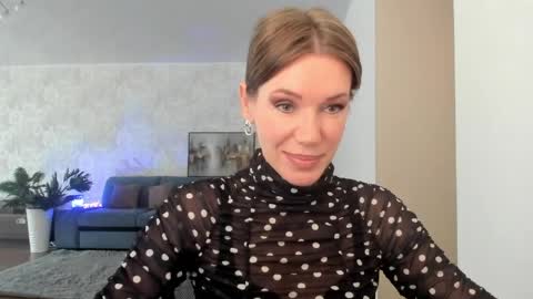 Mia online show from May 28, 2026, 4:21 am