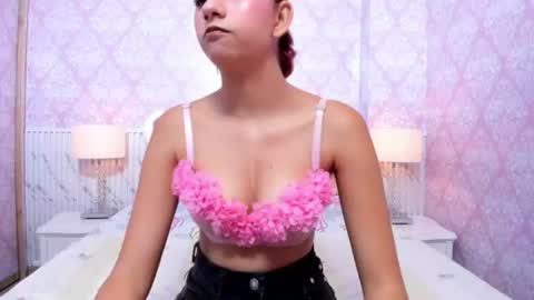 Snapshot of miabloom19 chatting on June 11, 2026, 12:08 am Mia online show from June 11, 2026, 12:08 am