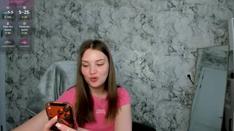 Snapshot of miabrian chatting on April 7, 2026, 10:05 am Mia online show from April 7, 2026, 10:05 am