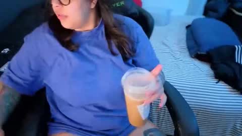 Mia online show from April 14, 2026, 2:28 am