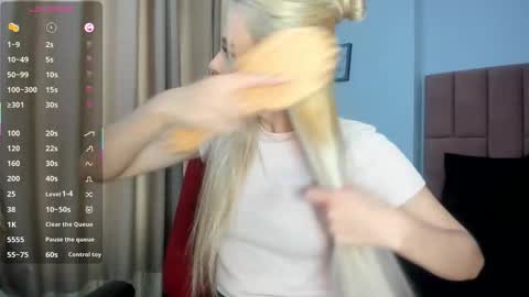 Snapshot of miacarperrlux chatting on February 28, 2026, 8:43 pm MiaCarper online show from February 28, 2026, 8:43 pm