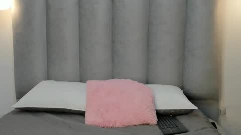 miacleark online show from November 19, 2025, 8:31 pm