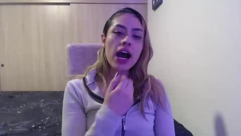 Snapshot of miacollings1 chatting on November 22, 2025, 2:21 am Miia online show from November 22, 2025, 2:21 am