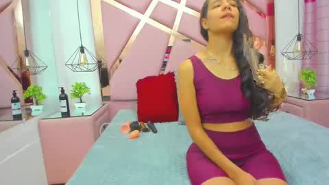 MiaCours online show from December 16, 2025, 1:05 pm