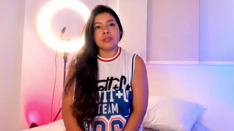 IG Yojanagomez  online show from December 16, 2025, 3:17 pm