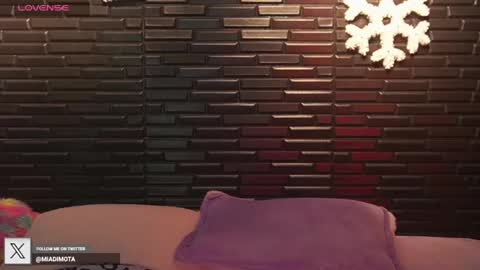 Snapshot of miadimota chatting on December 4, 2024, 4:10 am Mia online show from December 4, 2024, 4:10 am