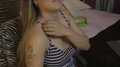 Snapshot of miadimota chatting on January 27, 2025, 6:41 am Mia online show from January 27, 2025, 6:41 am