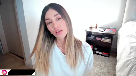 Snapshot of miaduval chatting on December 3, 2024, 9:45 pm Mia online show from December 3, 2024, 9:45 pm