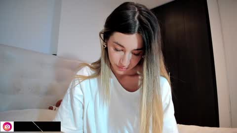 Snapshot of miaduval chatting on December 4, 2024, 12:52 am Mia online show from December 4, 2024, 12:52 am