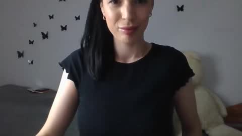 Mia online show from May 17, 2026, 8:27 pm