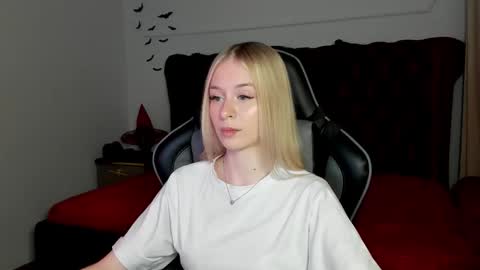 Snapshot of miagraces chatting on November 3, 2025, 5:25 pm Mia online show from November 3, 2025, 5:25 pm