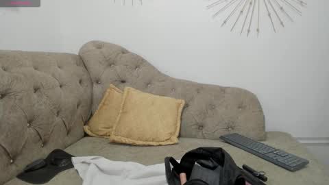 Miah Collins online show from September 19, 2025, 7:58 pm