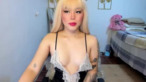 Snapshot of miah_here chatting on October 22, 2025, 8:41 pm Miah online show from October 22, 2025, 8:41 pm