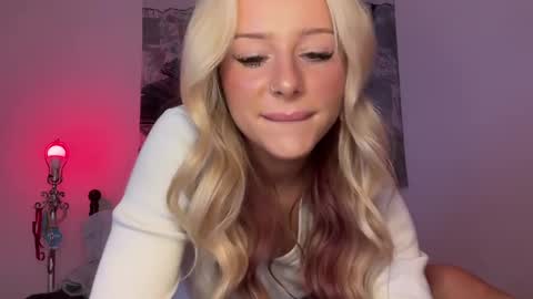 Snapshot of miaharperxox chatting on February 11, 2025, 11:22 pm Mia Harper online show from February 11, 2025, 11:22 pm