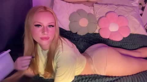 Snapshot of miaharperxox chatting on October 29, 2025, 8:21 pm Mia Harper online show from October 29, 2025, 8:21 pm