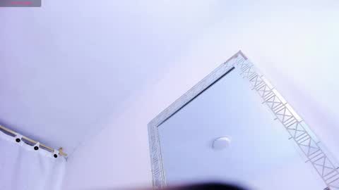 miajhonsonx online show from April 15, 2026, 7:58 pm