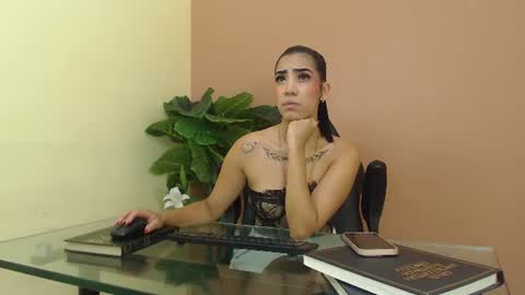 Mia online show from August 5, 2026, 8:00 pm