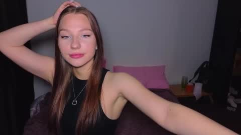 milanaaaa online show from February 14, 2025, 6:29 pm