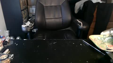 Snapshot of miaking chatting on January 16, 2026, 4:22 pm Mark online show from January 16, 2026, 4:22 pm