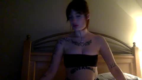 Snapshot of miaklien chatting on November 14, 2025, 3:27 am miaklien online show from November 14, 2025, 3:27 am