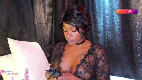 Mia online show from October 14, 2025, 12:00 am