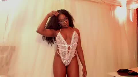 Snapshot of miaknox chatting on June 19, 2026, 12:26 am Mia online show from June 19, 2026, 12:26 am