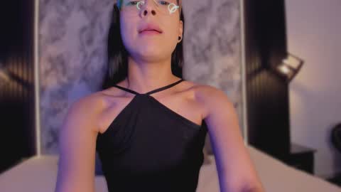 Snapshot of mialarouse chatting on March 2, 2026, 8:26 pm Mia Larouse online show from March 2, 2026, 8:26 pm