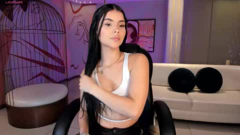 Call me Mia  online show from January 8, 2026, 7:16 pm