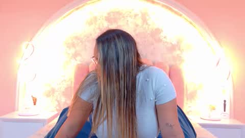 Mia online show from March 18, 2026, 3:09 am