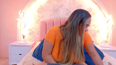 Mia online show from March 26, 2026, 3:23 am