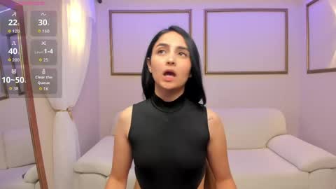 mialiore_ online show from June 1, 2026, 12:29 pm