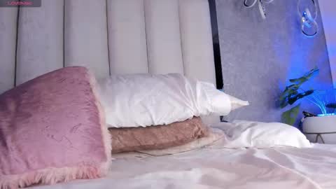 mia logan  online show from November 29, 2025, 11:57 am