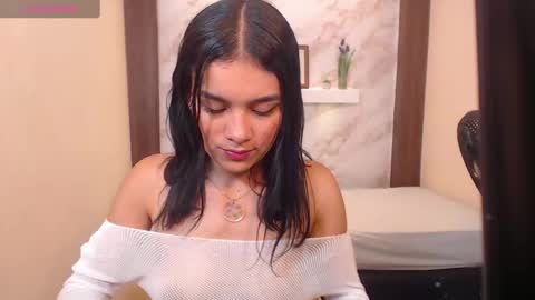 Snapshot of mialux5 chatting on October 13, 2025, 12:38 pm mialux5 online show from October 13, 2025, 12:38 pm