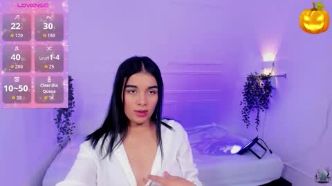 Snapshot of mialux5 chatting on November 7, 2025, 12:05 pm mialux5 online show from November 7, 2025, 12:05 pm