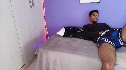 Snapshot of mialuxx chatting on February 14, 2025, 10:25 pm Mia online show from February 14, 2025, 10:25 pm