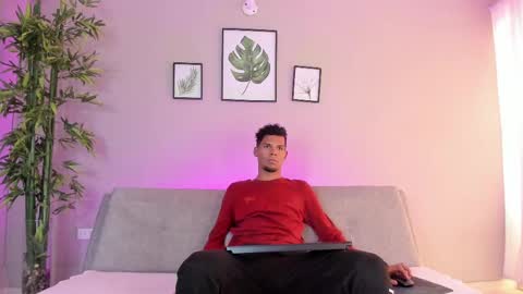 Snapshot of mialuxx chatting on March 10, 2025, 6:56 pm Mia online show from March 10, 2025, 6:56 pm