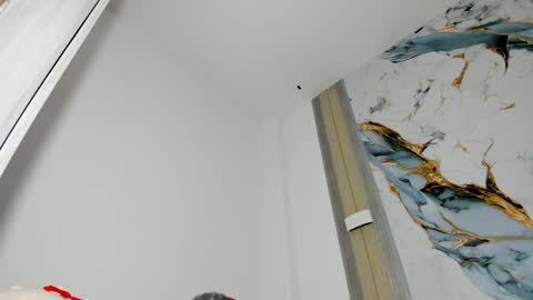 mialuxxi online show from April 22, 2026, 7:44 am