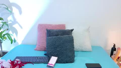 Snapshot of miamackleyn_ chatting on October 16, 2025, 3:02 pm MIA online show from October 16, 2025, 3:02 pm