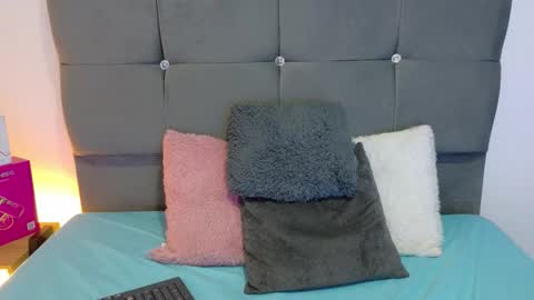 Snapshot of miamackleyn_ chatting on January 16, 2026, 2:43 pm MIA online show from January 16, 2026, 2:43 pm