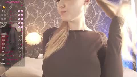 Mia online show from March 22, 2026, 12:41 pm