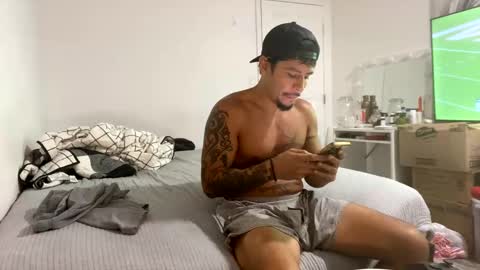 Snapshot of miamiclos1 chatting on October 24, 2025, 11:23 pm miamiclos1 online show from October 24, 2025, 11:23 pm