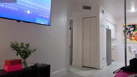 Snapshot of miamiworld chatting on May 24, 2026, 8:30 am MiamiWorld online show from May 24, 2026, 8:30 am