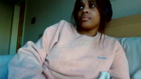 Snapshot of miamuffin8 chatting on December 13, 2024, 1:22 pm MiaMuffn online show from December 13, 2024, 1:22 pm