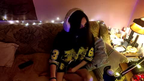 Snapshot of miaowhowl chatting on February 9, 2025, 1:00 am Kristien online show from February 9, 2025, 1:00 am