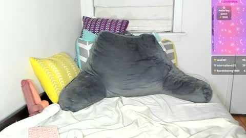 Snapshot of miaparker2_0 chatting on February 5, 2025, 10:33 pm Mia online show from February 5, 2025, 10:33 pm